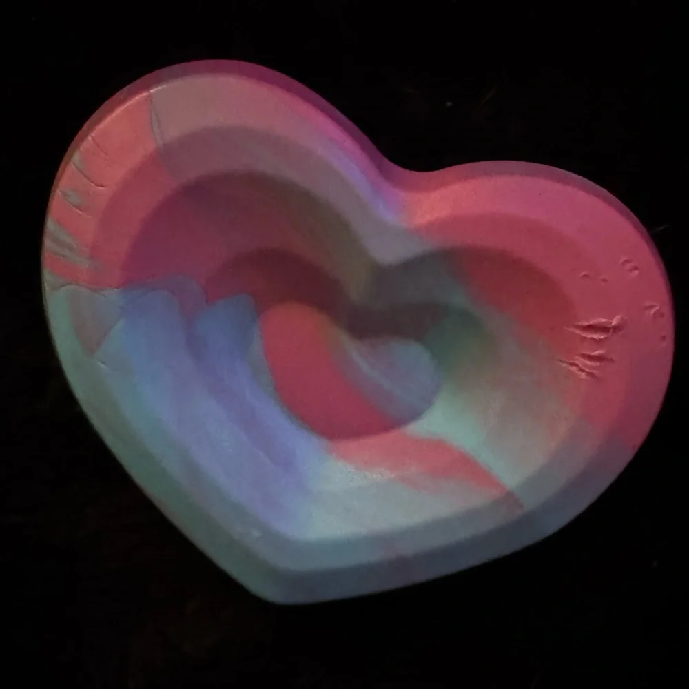 Bark Box Super Chewer M-L solid nylon tie dye heart dog toy